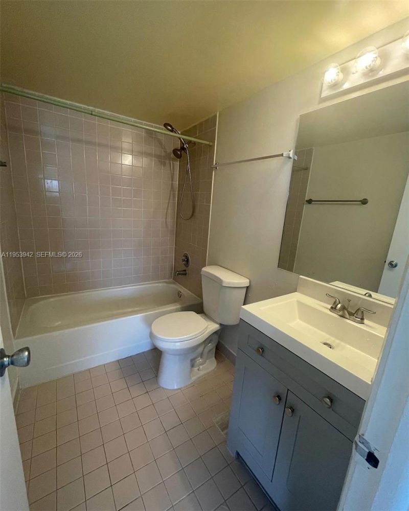 8260 SW 210th St, Unit 320, Cutler Bay, FL 33189 Photo