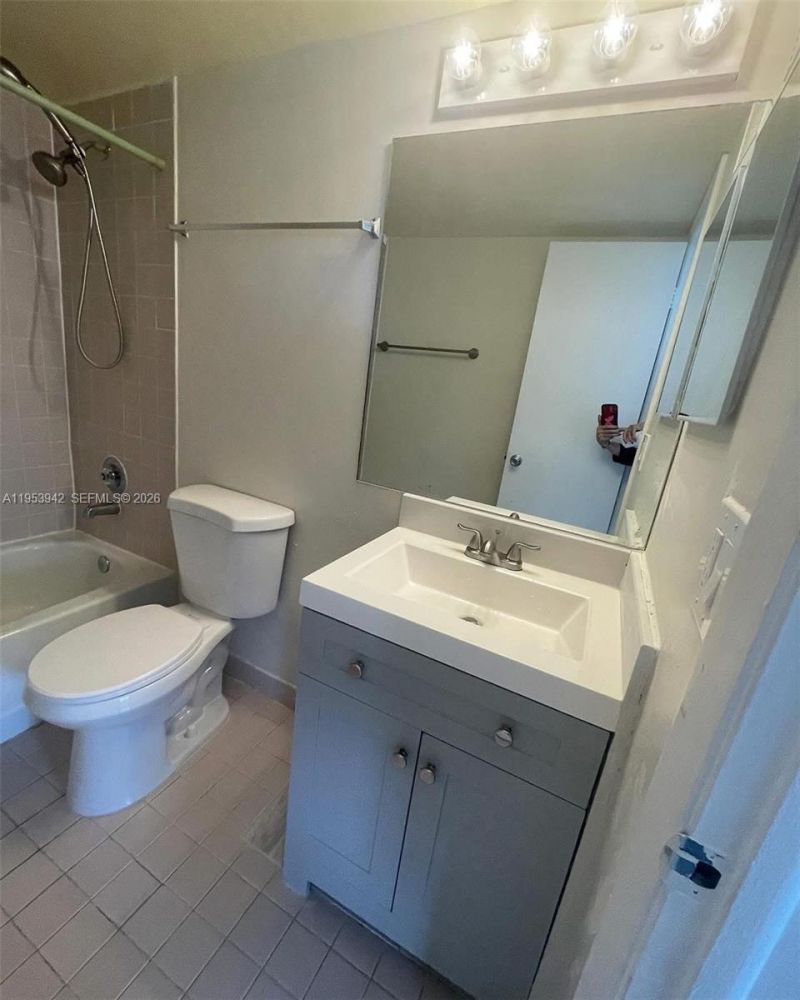 8260 SW 210th St, Unit 320, Cutler Bay, FL 33189 Photo