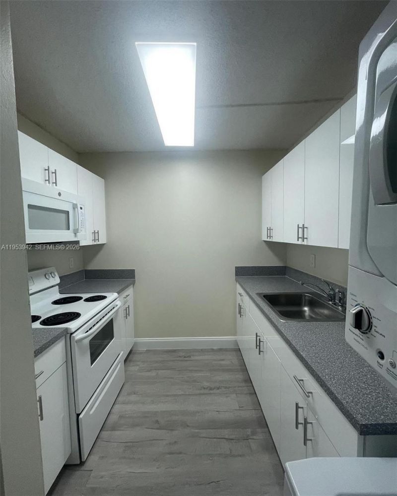 8260 SW 210th St, Unit 320, Cutler Bay, FL 33189 Photo