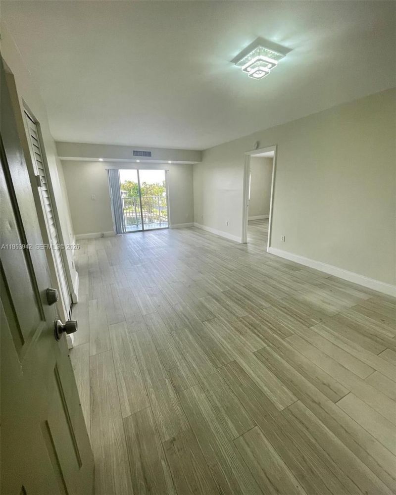 8260 SW 210th St, Unit 320, Cutler Bay, FL 33189 Photo