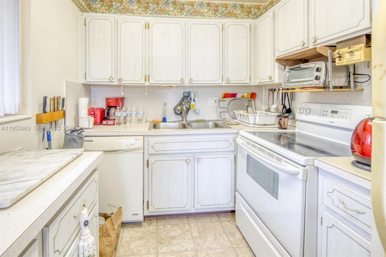 2440 Lake Osborne Dr, Unit 210, Lake Worth, FL 33461 Photo