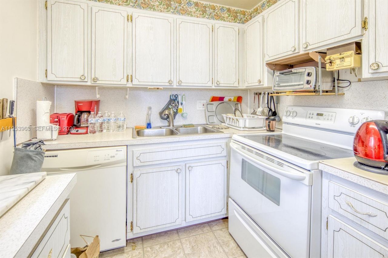 2440 Lake Osborne Dr, Unit 210, Lake Worth, FL 33461 Photo