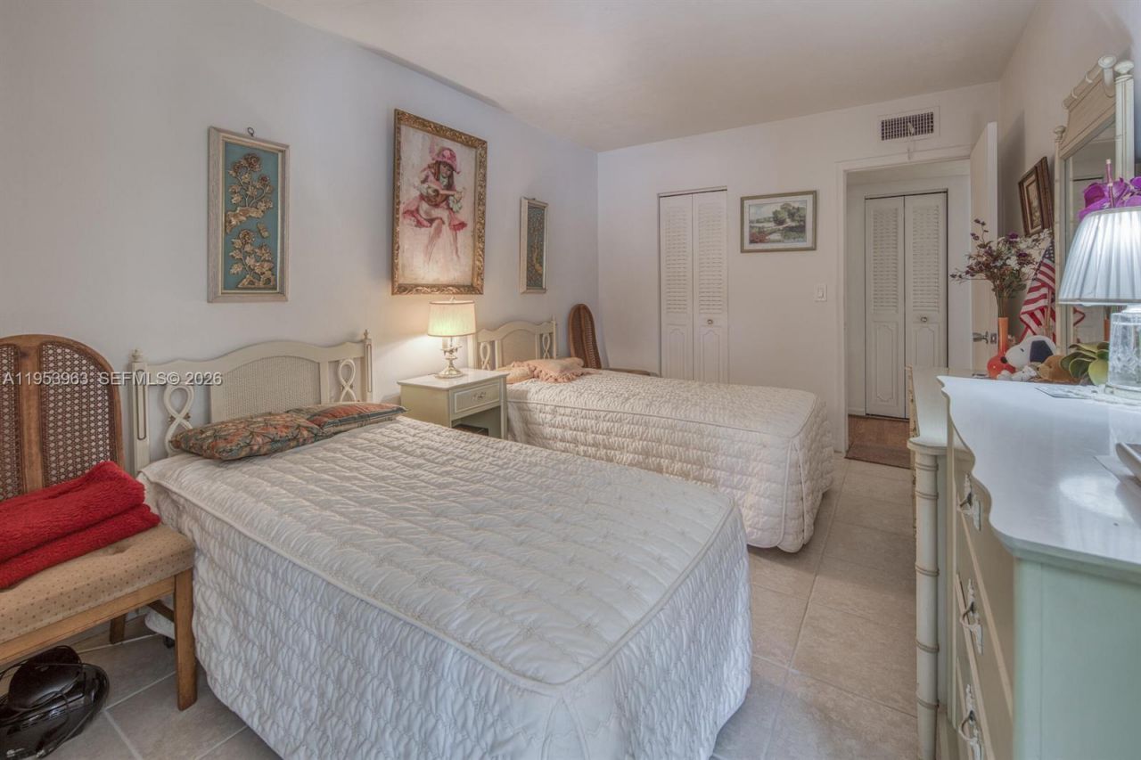 2440 Lake Osborne Dr, Unit 210, Lake Worth, FL 33461 Photo