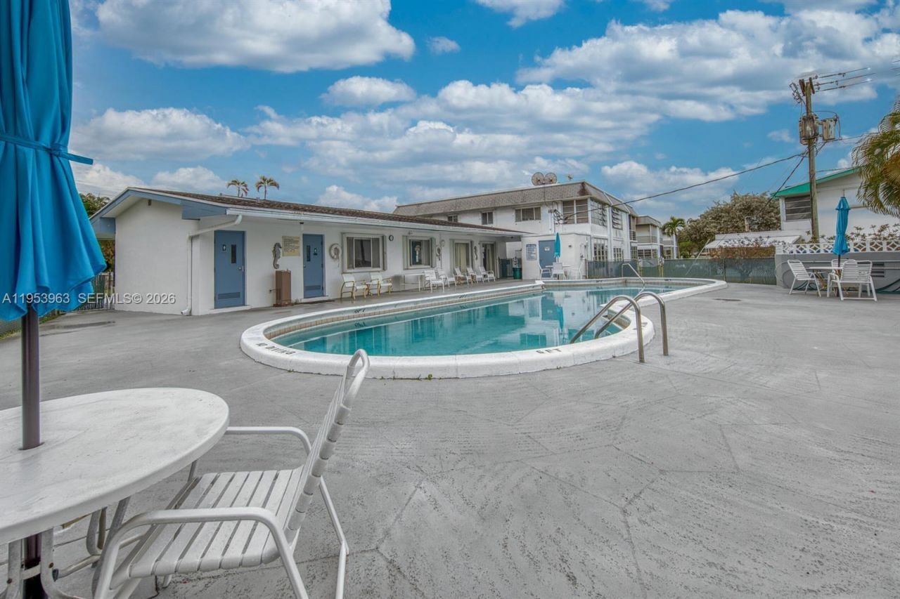 2440 Lake Osborne Dr, Unit 210, Lake Worth, FL 33461 Photo