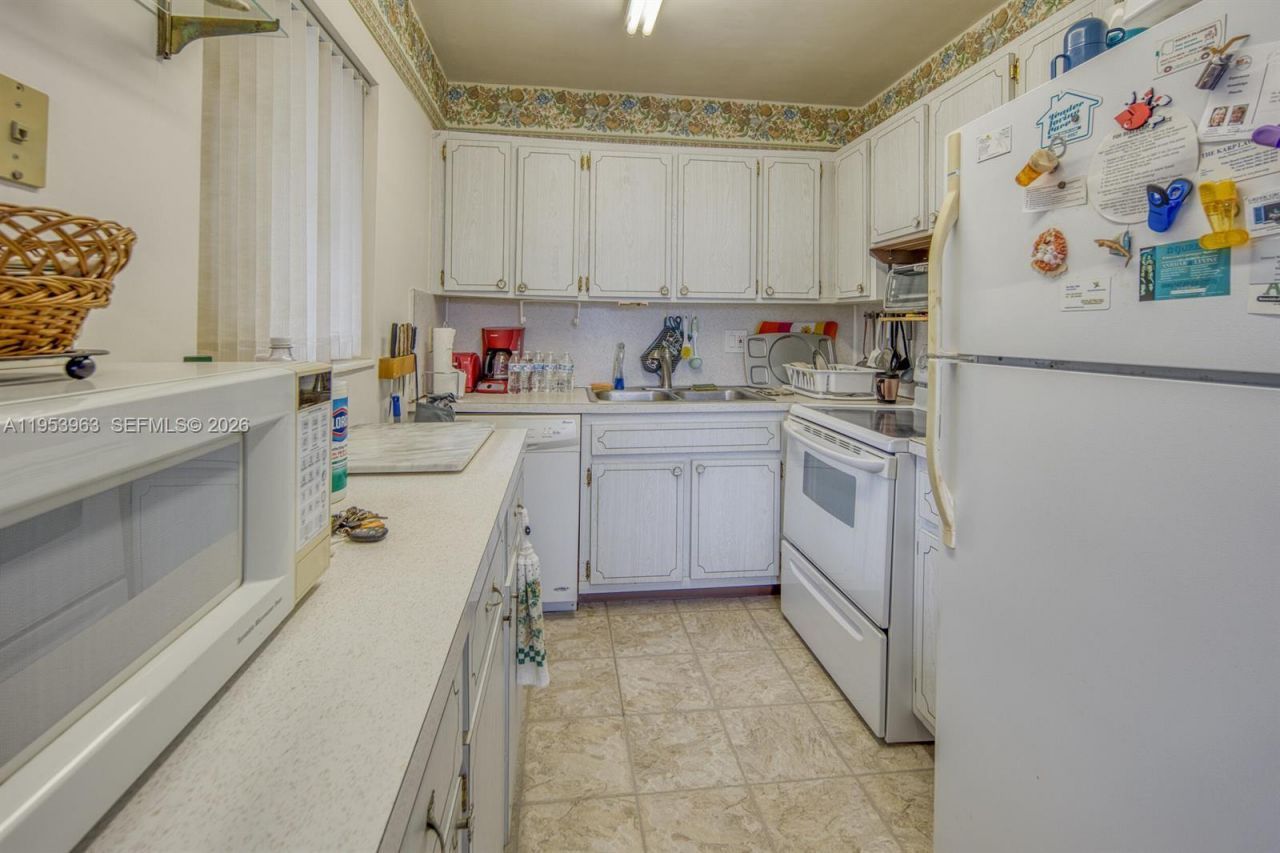 2440 Lake Osborne Dr, Unit 210, Lake Worth, FL 33461 Photo