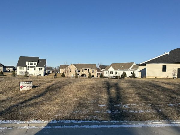 237 Mason Drive, Riverdale, IA 52722