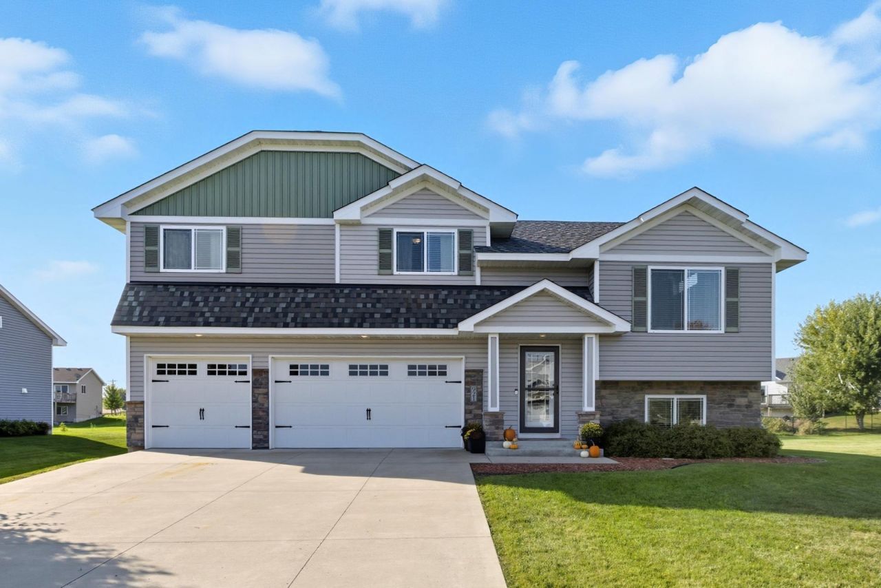 921 Cedar Avenue N, Maple Lake, MN 55358 Main Photo