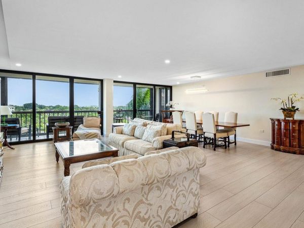 2450 Presidential Way, Unit 607, West Palm Beach, FL 33401