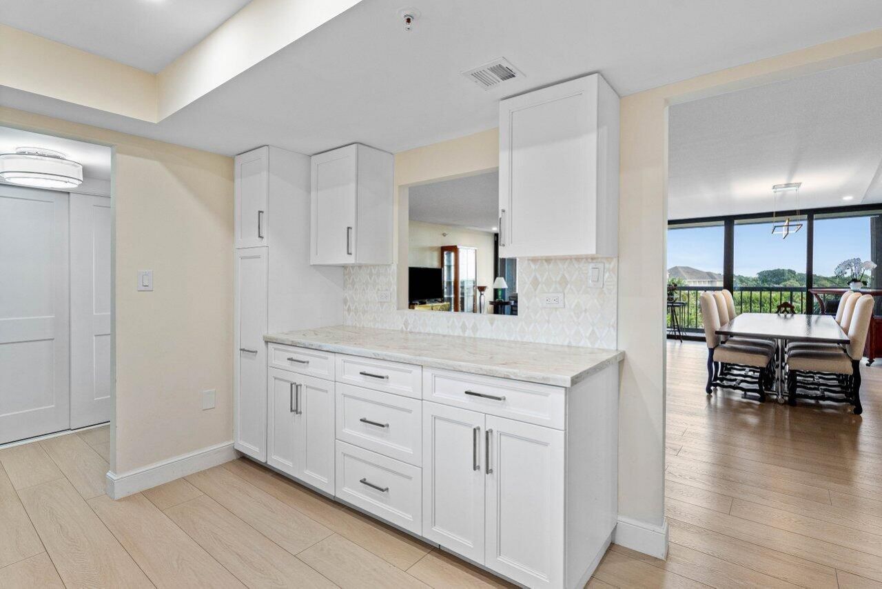 2450 Presidential Way, Unit 607, West Palm Beach, FL 33401 Photo