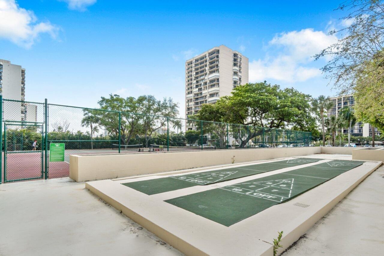 2450 Presidential Way, Unit 607, West Palm Beach, FL 33401 Photo