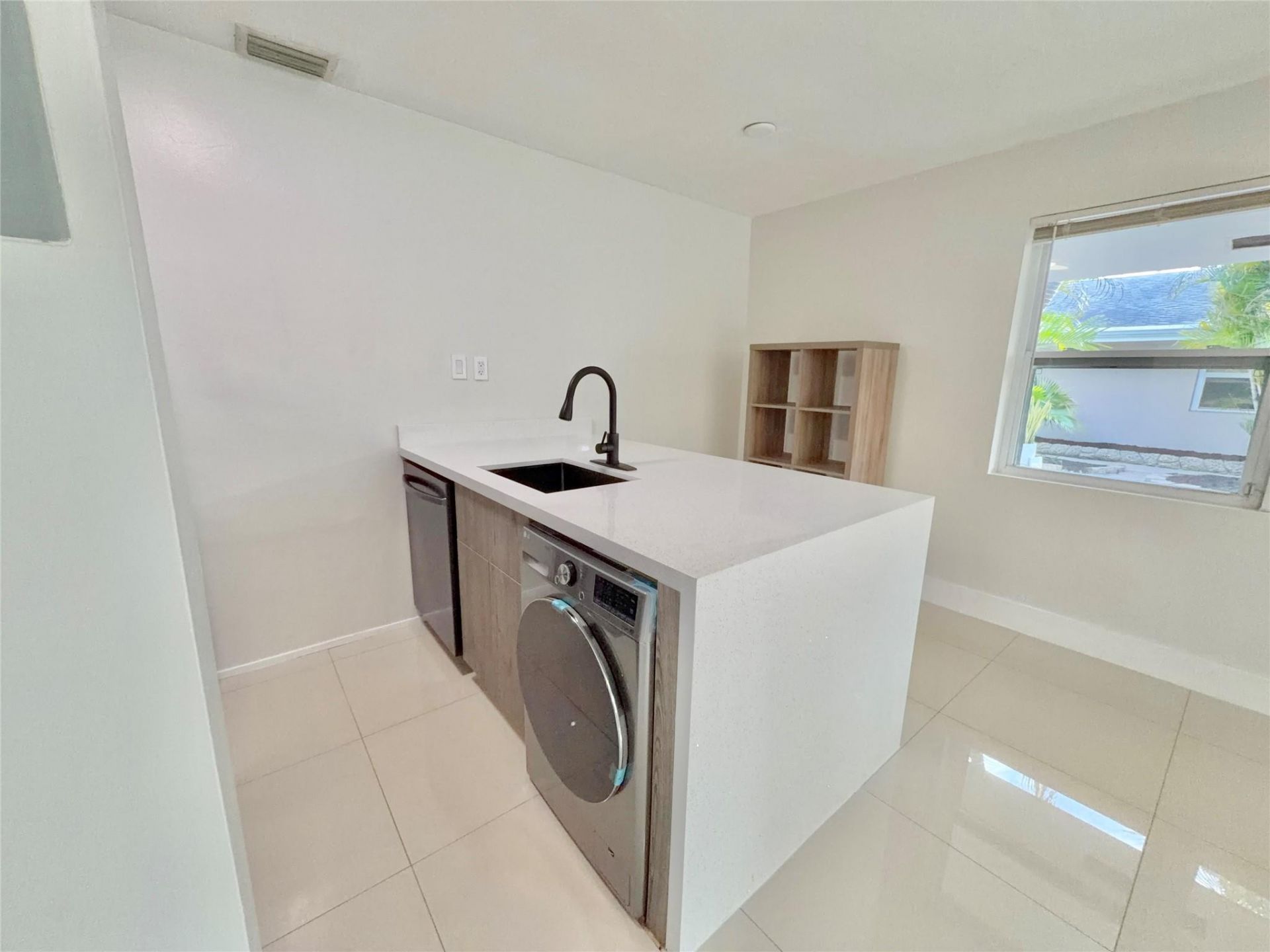 924 NE 17th Terrace, Unit 10, Fort Lauderdale, FL 33304 Photo