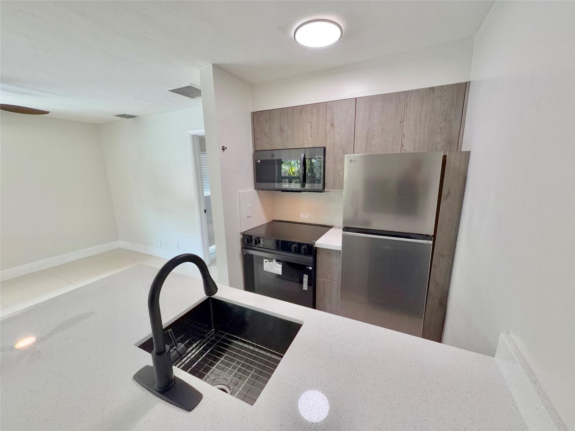 924 NE 17th Terrace, Unit 10, Fort Lauderdale, FL 33304 Photo