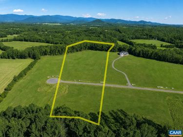18 GRANGE COMMONS RDG, Unit 18, Ruckersville, VA 22968