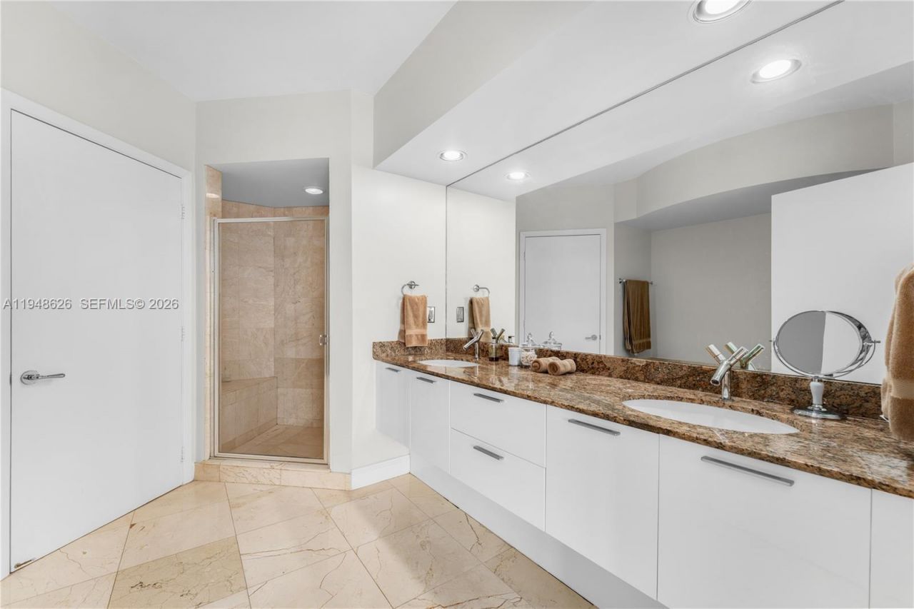 400 Alton Rd, Unit 2210, Miami Beach, FL 33139 Photo