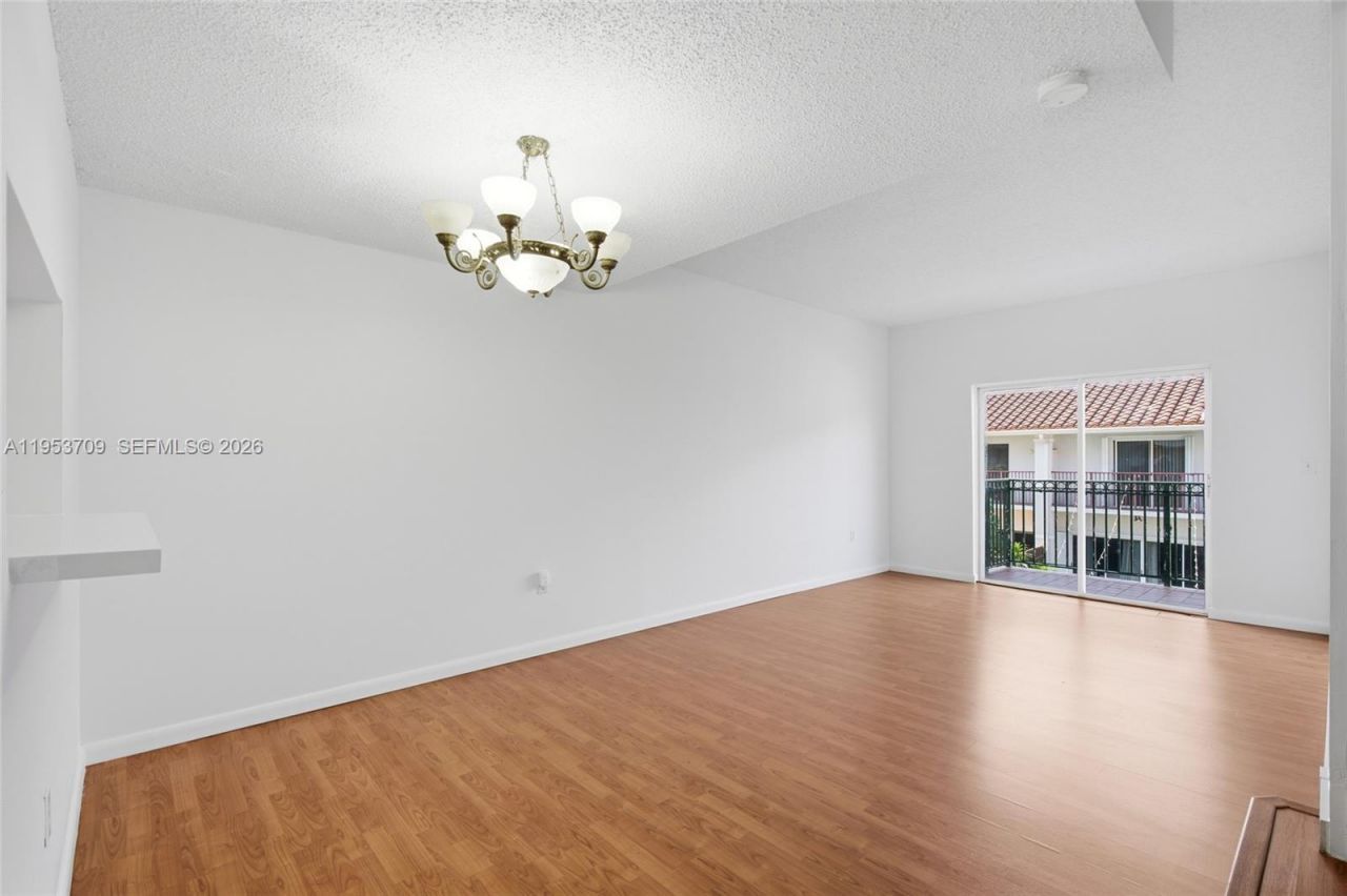 10026 Hammocks Blvd, Unit 207-6, Miami, FL 33196 Photo