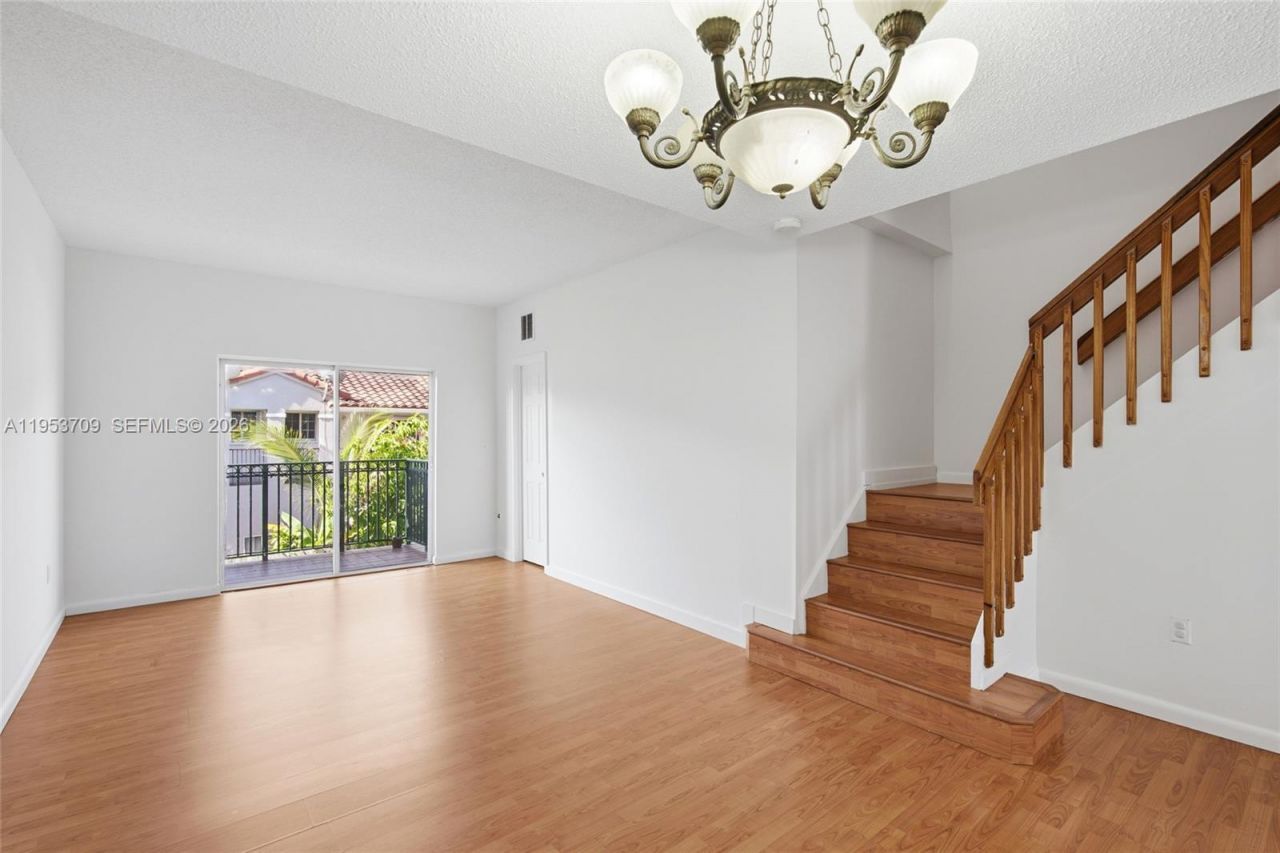 10026 Hammocks Blvd, Unit 207-6, Miami, FL 33196 Photo