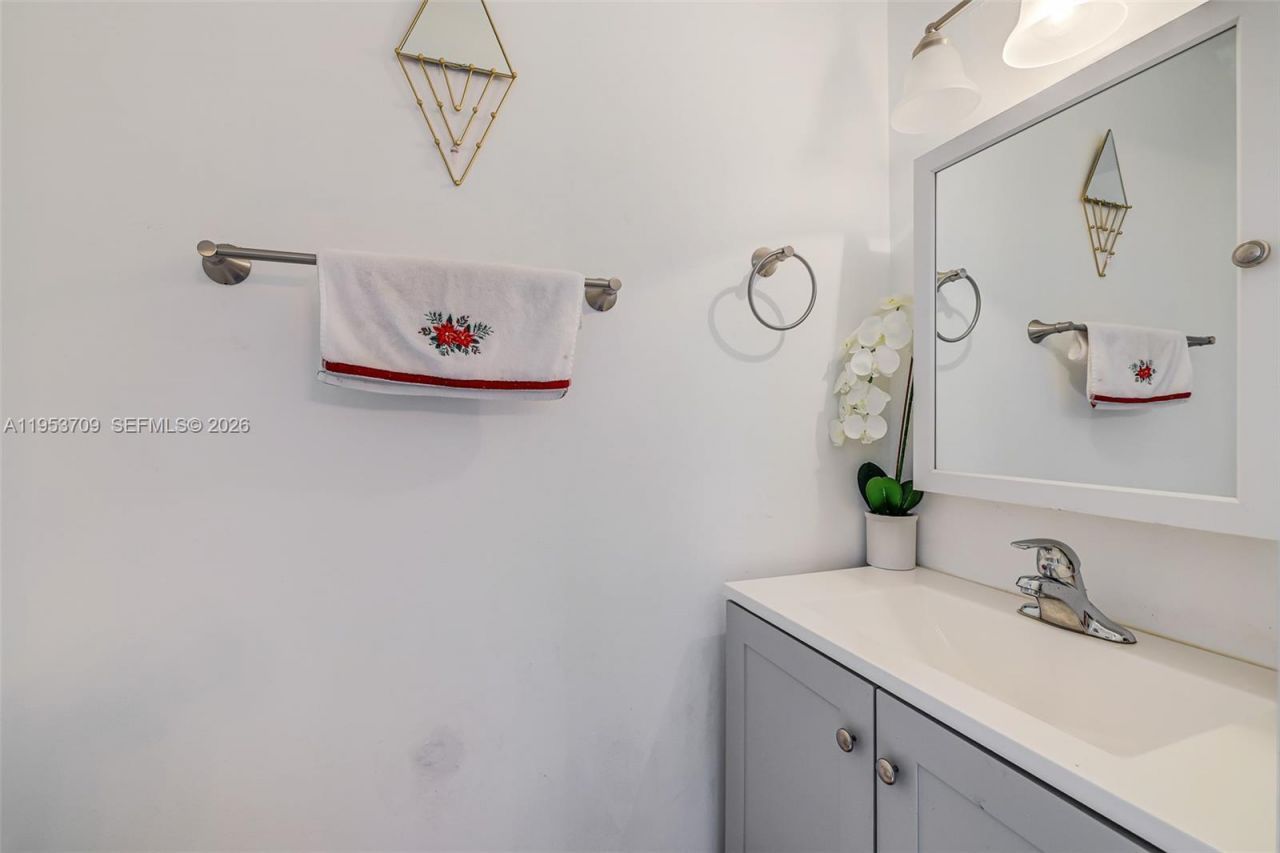 10026 Hammocks Blvd , Unit 207-6, Miami, FL 33196 Photo