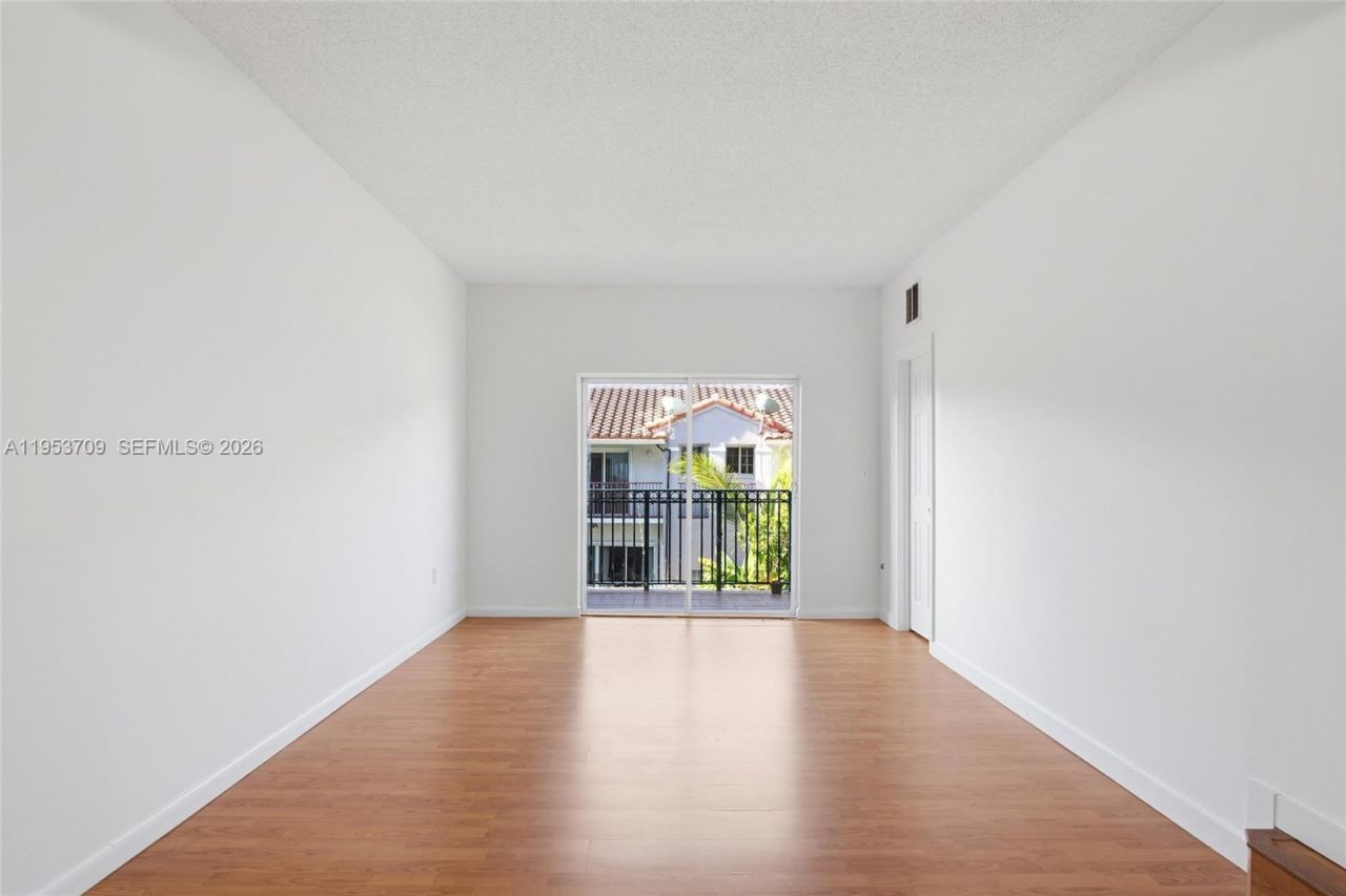 10026 Hammocks Blvd, Unit 207-6, Miami, FL 33196 Photo