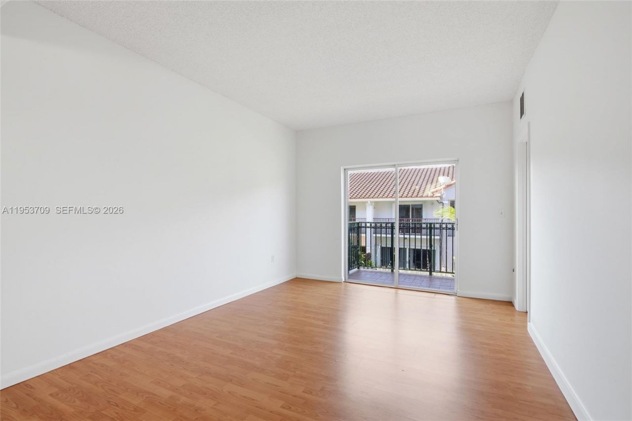 10026 Hammocks Blvd, Unit 207-6, Miami, FL 33196 Photo