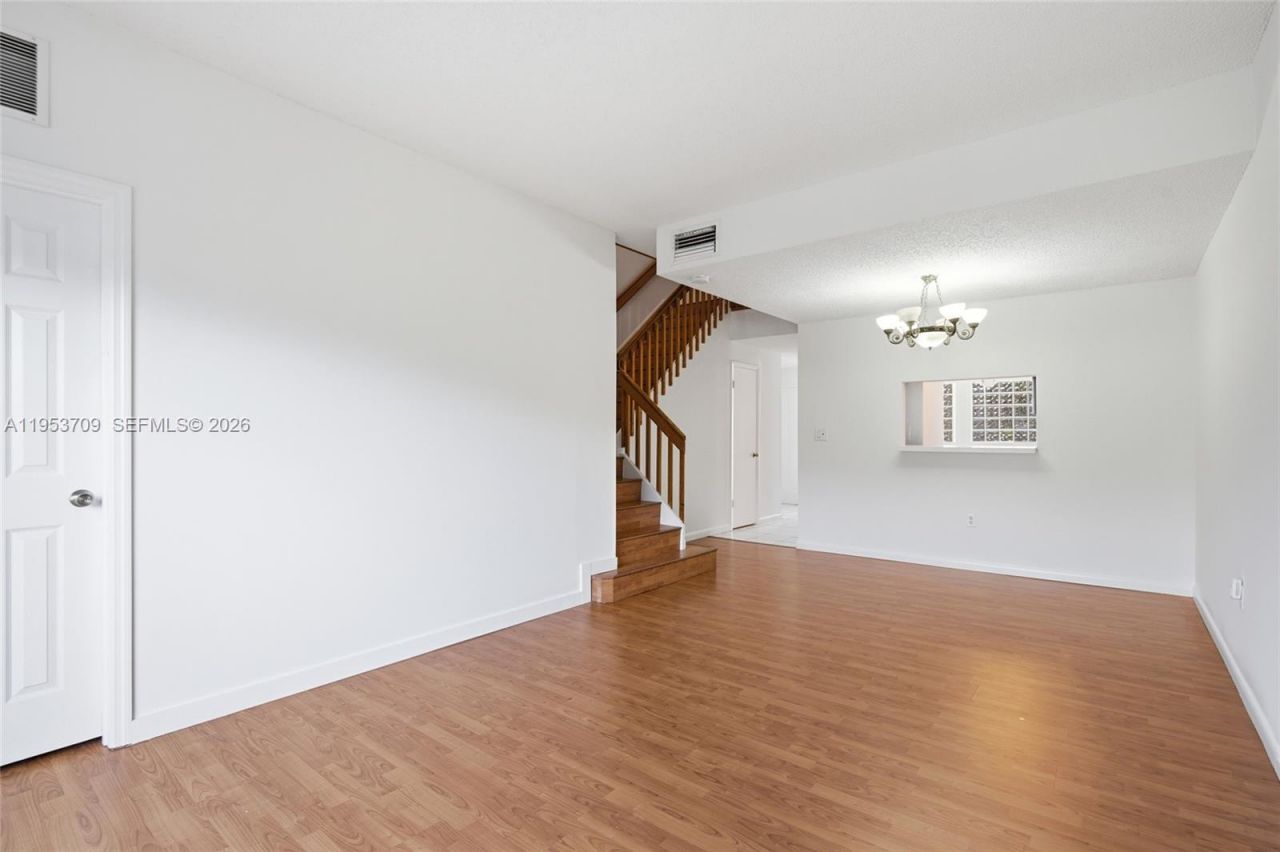 10026 Hammocks Blvd, Unit 207-6, Miami, FL 33196 Photo