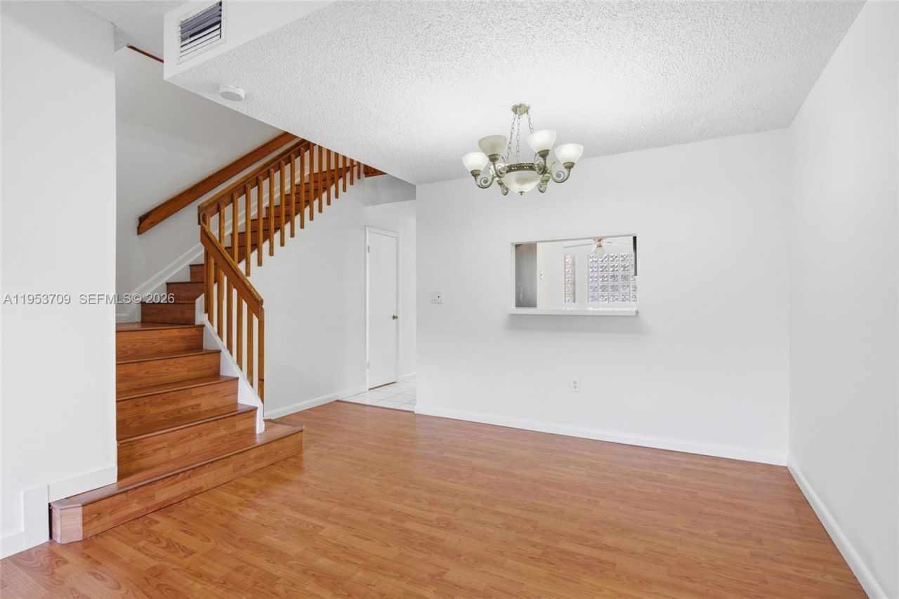 10026 Hammocks Blvd, Unit 207-6, Miami, FL 33196 Photo