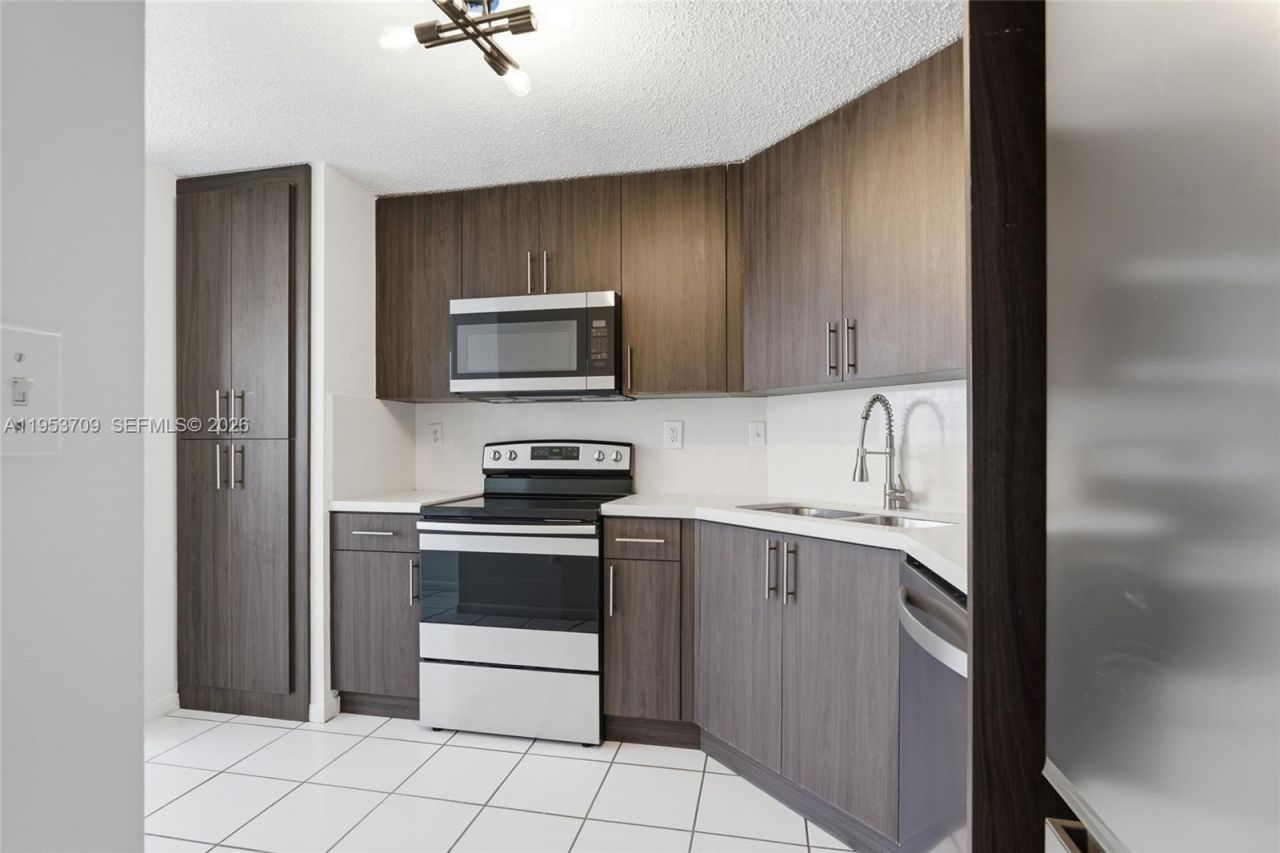 10026 Hammocks Blvd, Unit 207-6, Miami, FL 33196 Photo