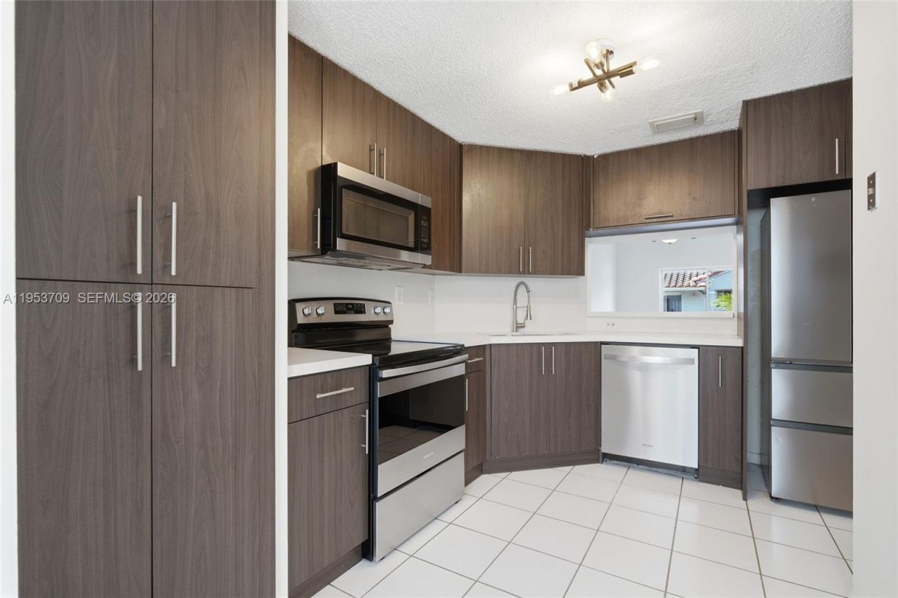 10026 Hammocks Blvd, Unit 207-6, Miami, FL 33196 Photo