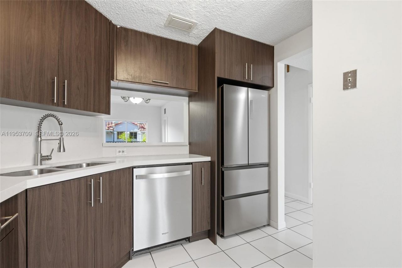 10026 Hammocks Blvd, Unit 207-6, Miami, FL 33196 Photo