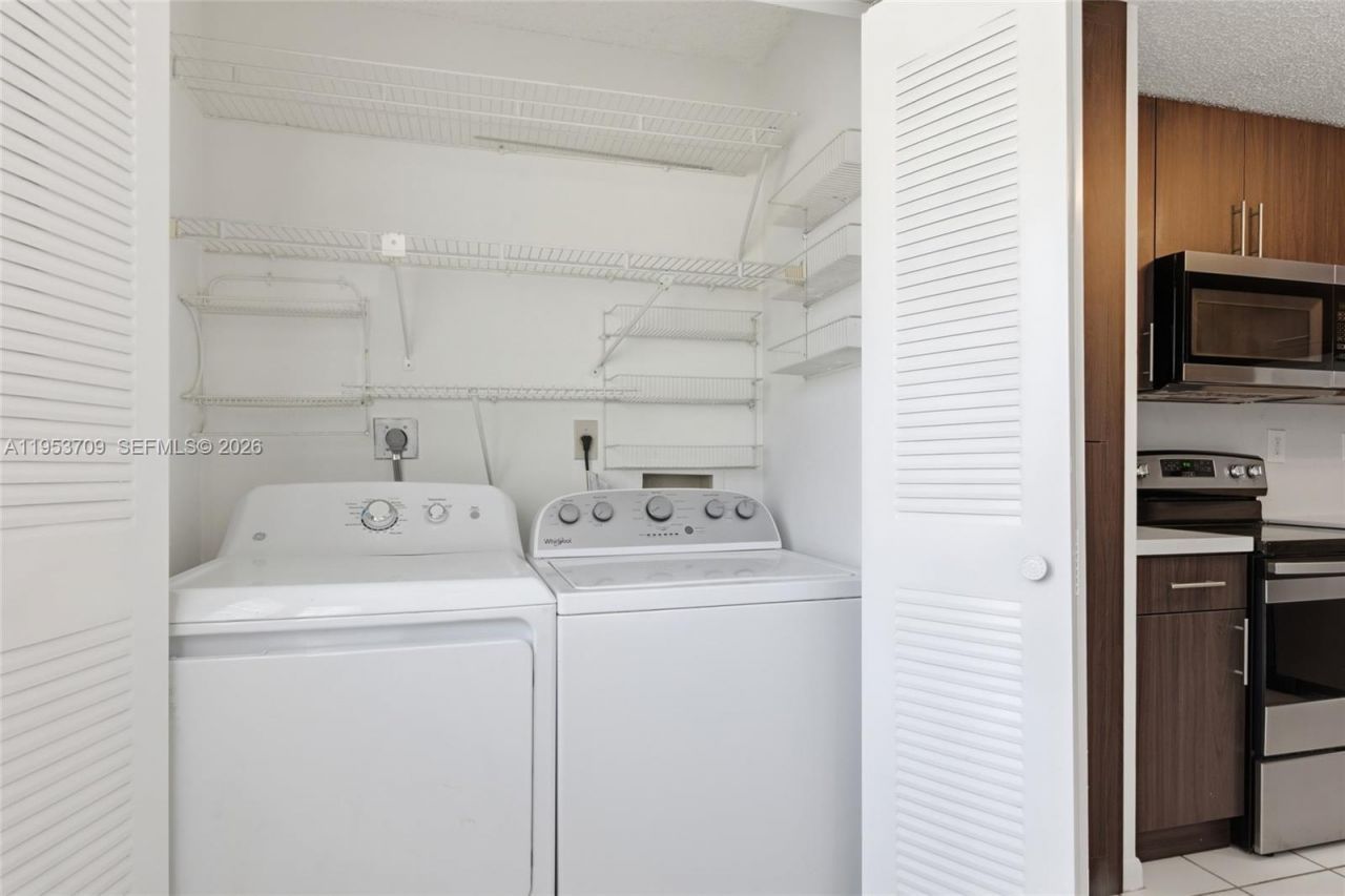 10026 Hammocks Blvd, Unit 207-6, Miami, FL 33196 Photo