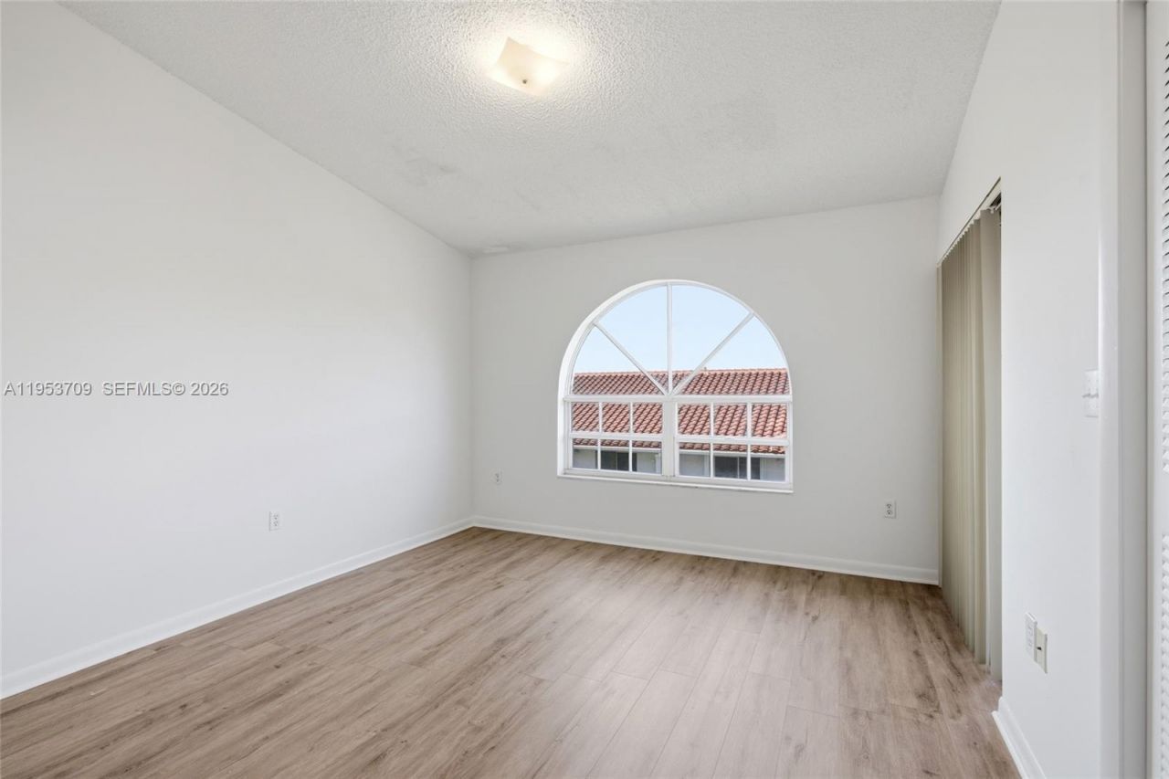 10026 Hammocks Blvd, Unit 207-6, Miami, FL 33196 Photo