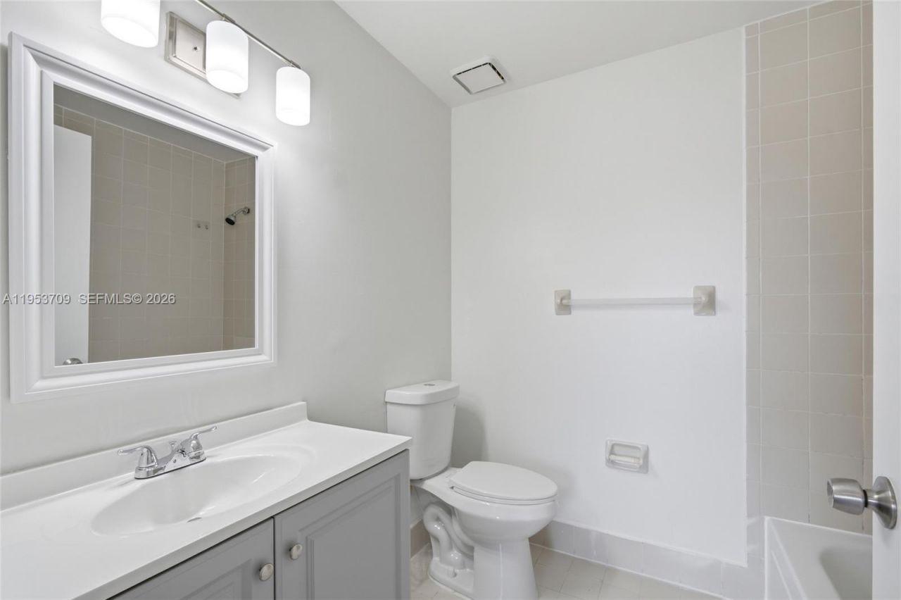 10026 Hammocks Blvd, Unit 207-6, Miami, FL 33196 Photo