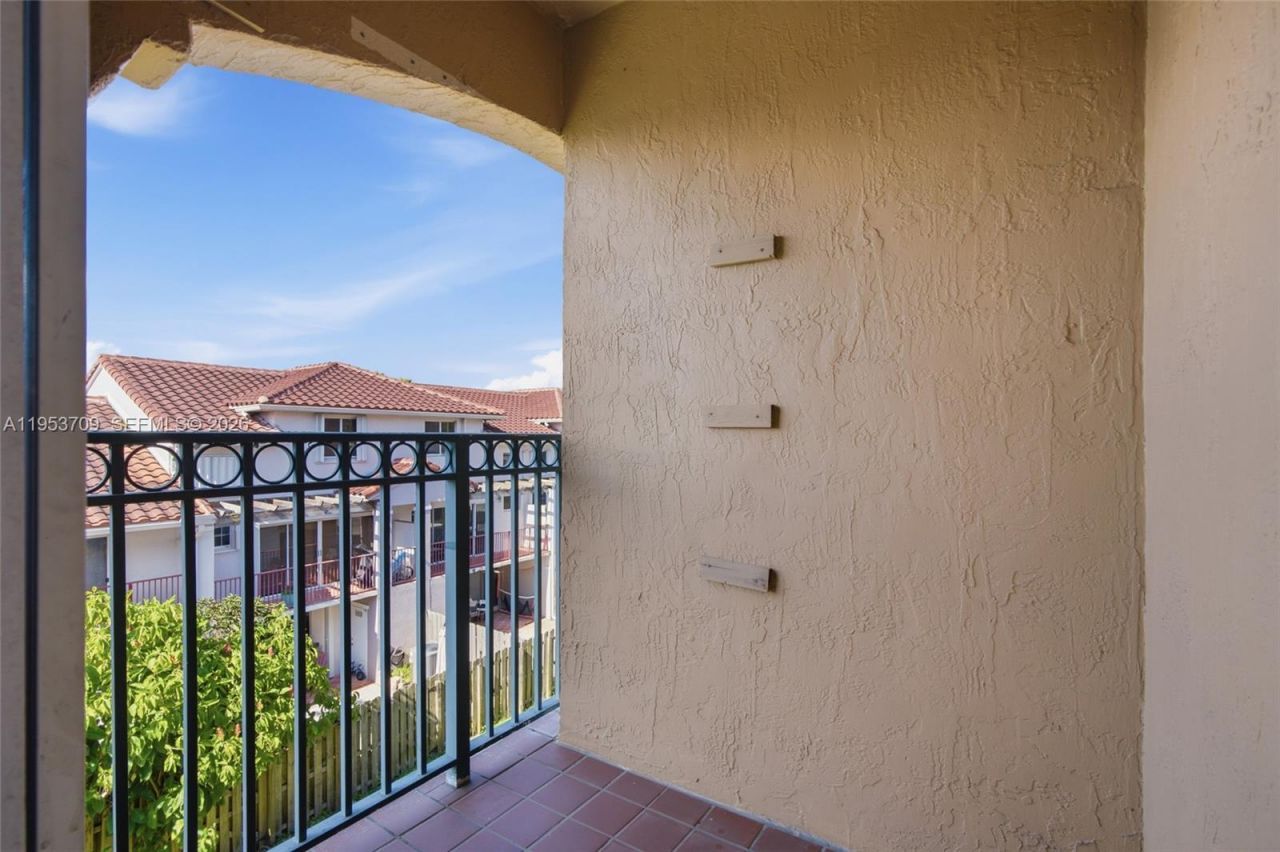10026 Hammocks Blvd, Unit 207-6, Miami, FL 33196 Photo
