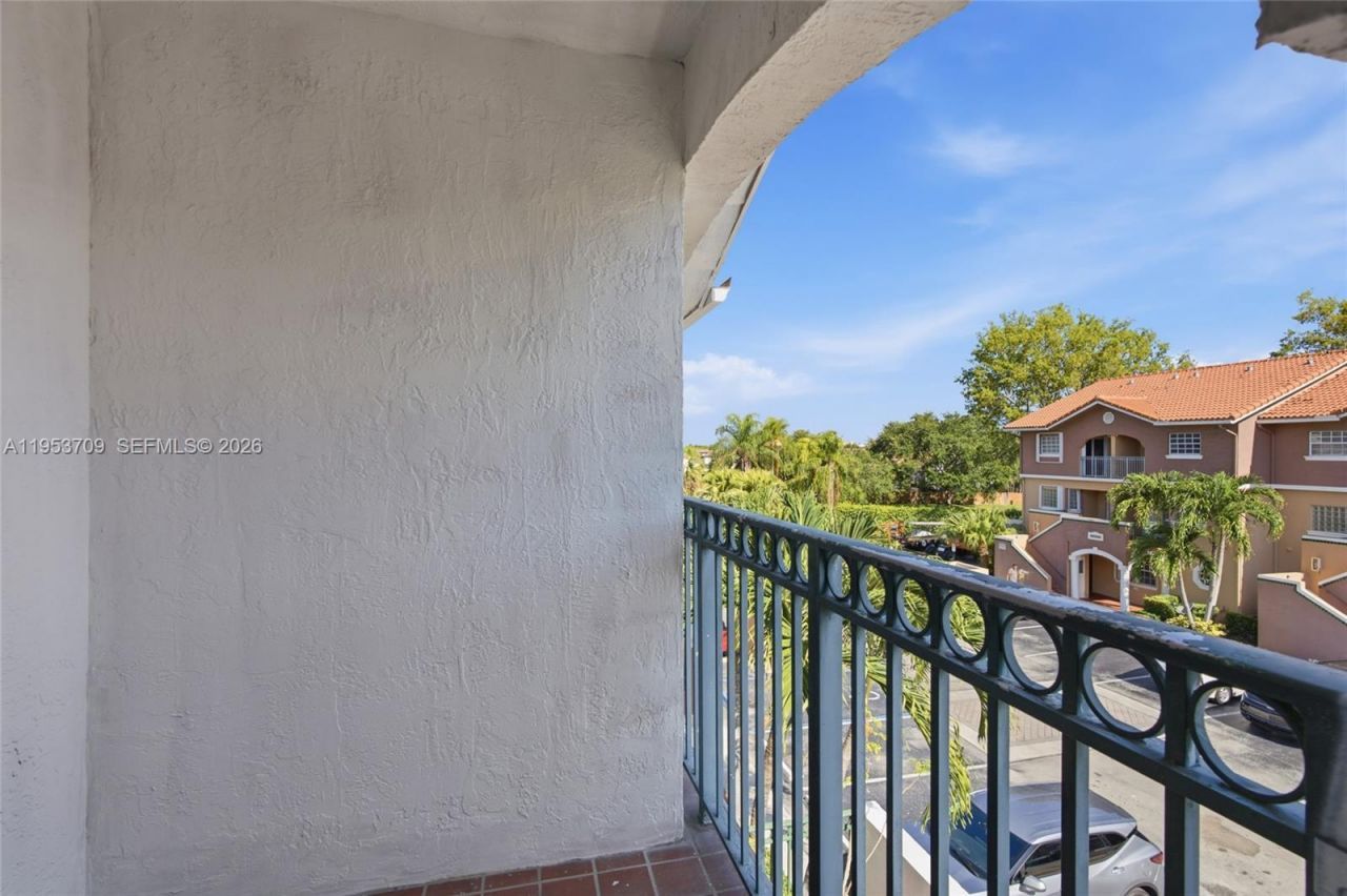 10026 Hammocks Blvd, Unit 207-6, Miami, FL 33196 Photo