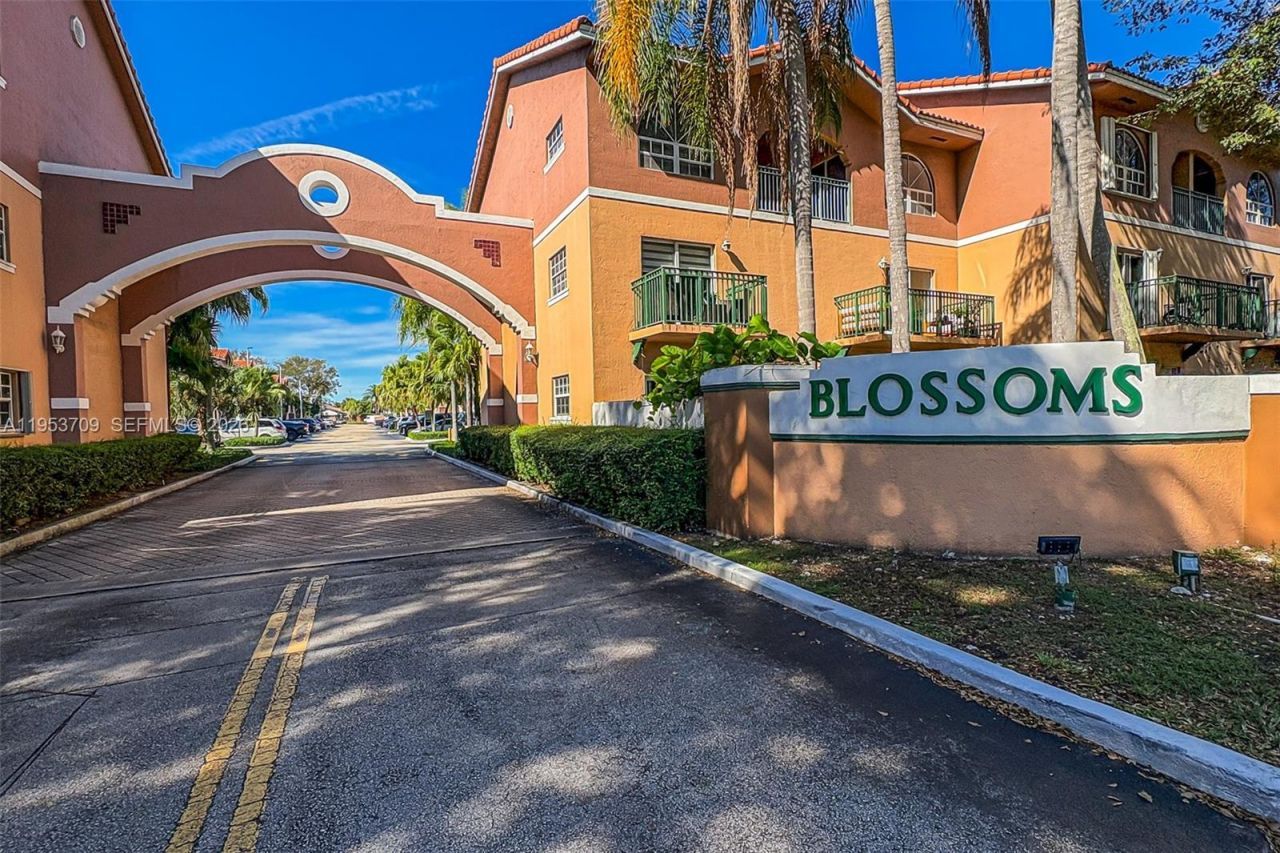 10026 Hammocks Blvd , Unit 207-6, Miami, FL 33196 Photo