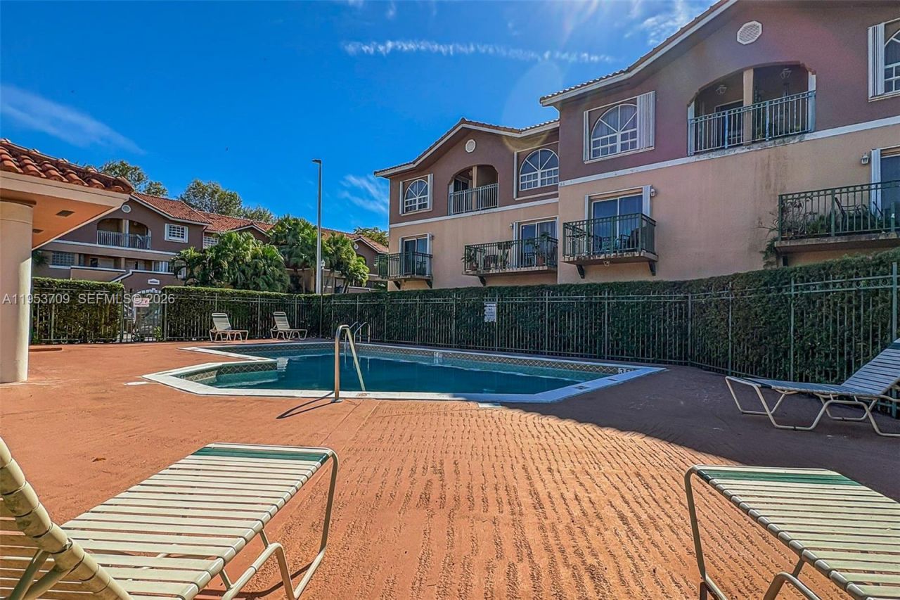 10026 Hammocks Blvd , Unit 207-6, Miami, FL 33196 Photo