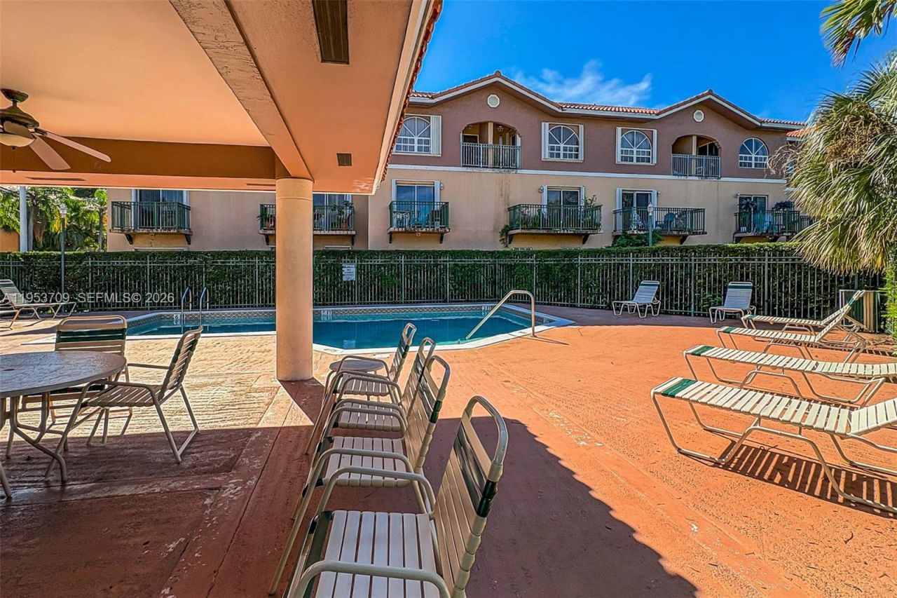 10026 Hammocks Blvd , Unit 207-6, Miami, FL 33196 Photo