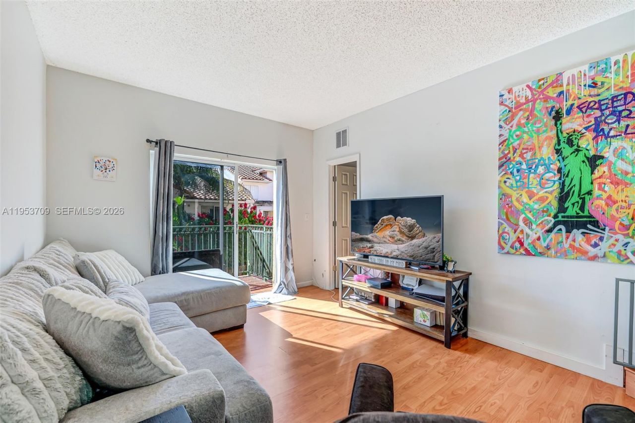 10026 Hammocks Blvd , Unit 207-6, Miami, FL 33196 Photo