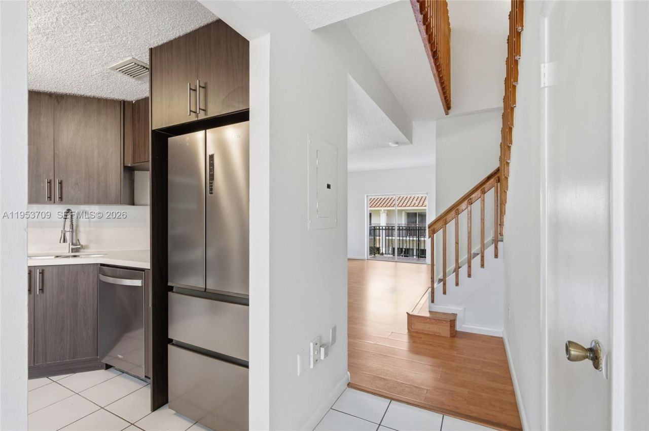 10026 Hammocks Blvd, Unit 207-6, Miami, FL 33196 Photo