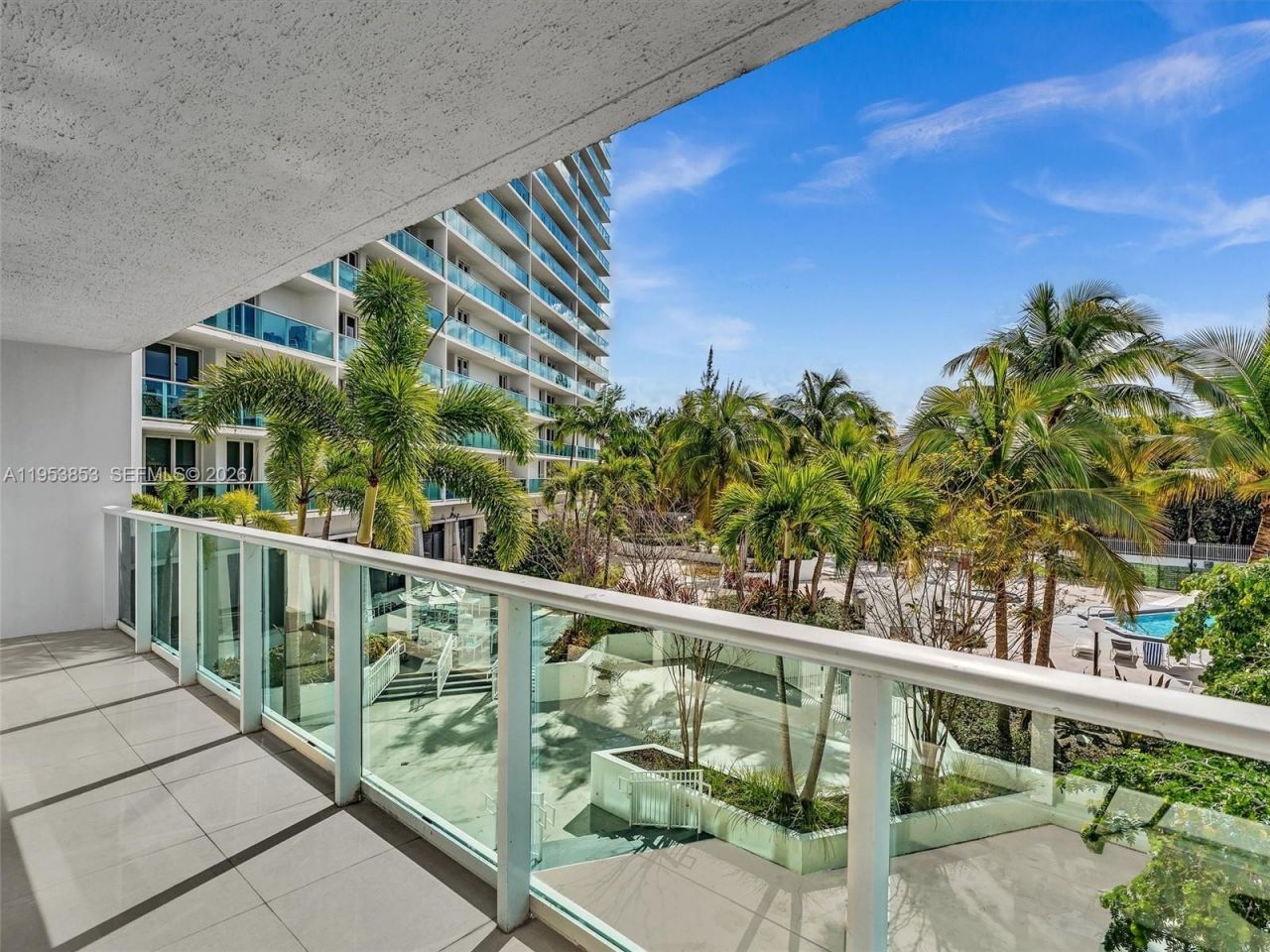 100 Bayview Dr , Unit 223, Sunny Isles Beach, FL 33160 Photo