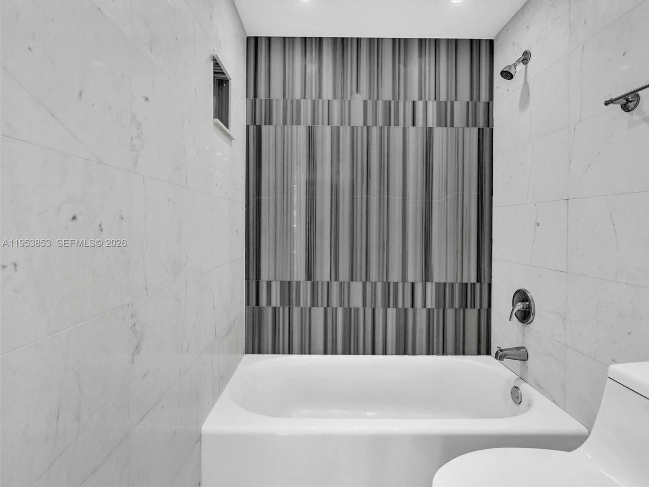 100 Bayview Dr , Unit 223, Sunny Isles Beach, FL 33160 Photo