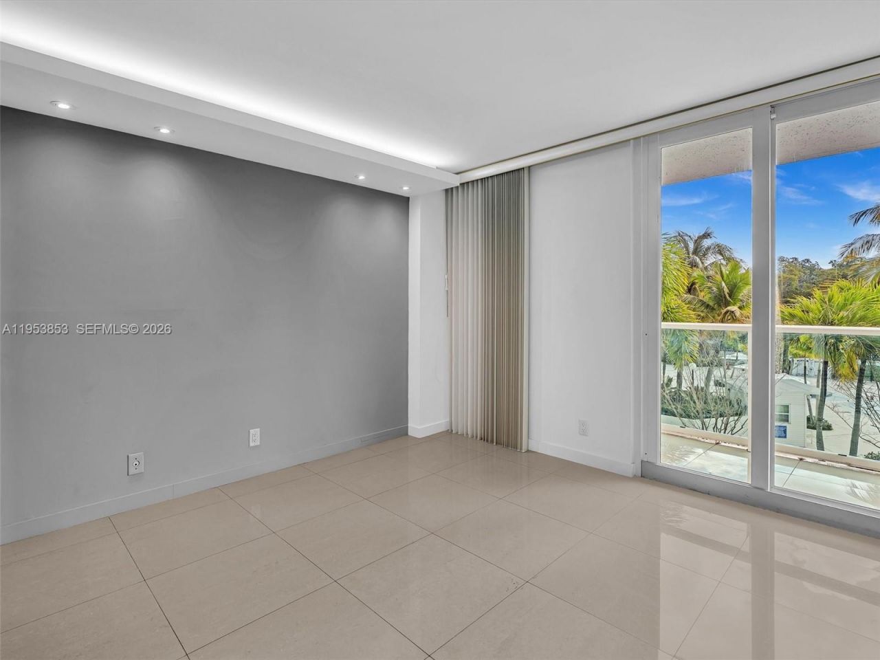 100 Bayview Dr , Unit 223, Sunny Isles Beach, FL 33160 Photo