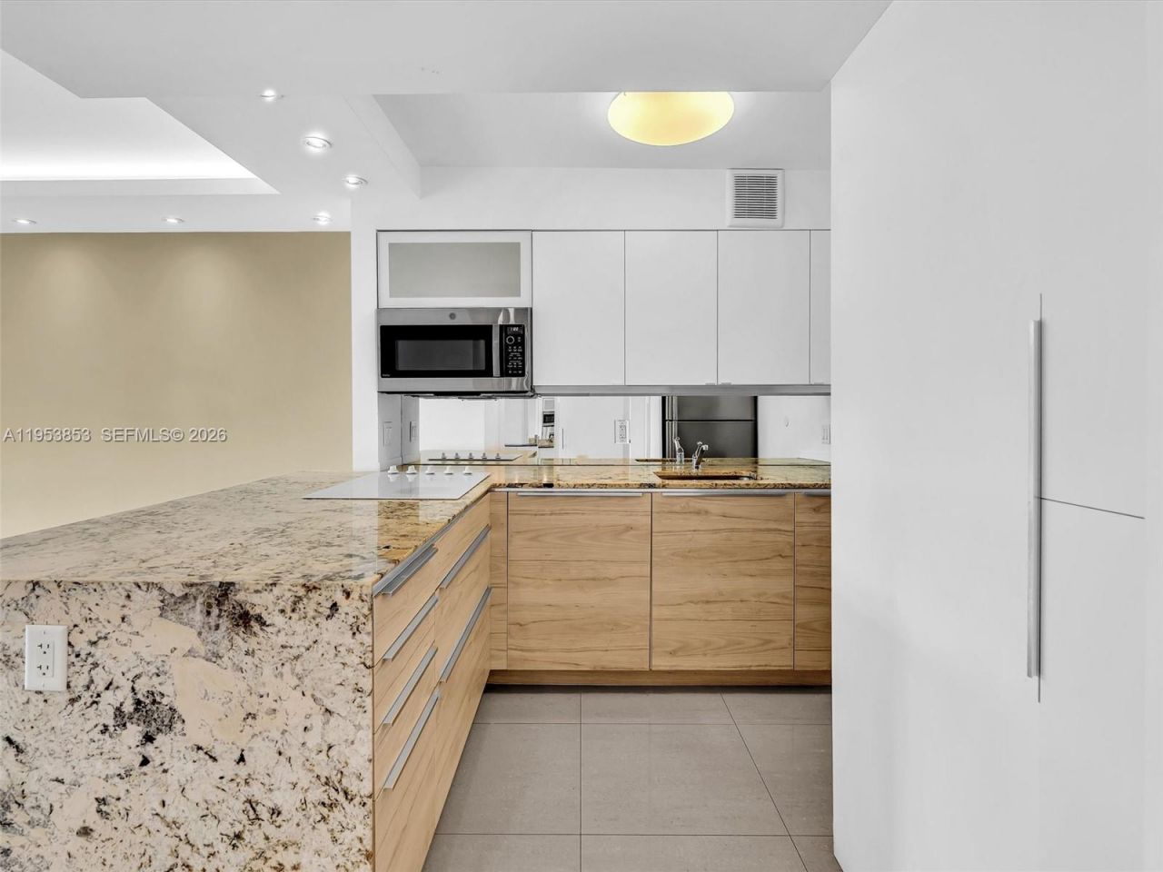 100 Bayview Dr , Unit 223, Sunny Isles Beach, FL 33160 Photo