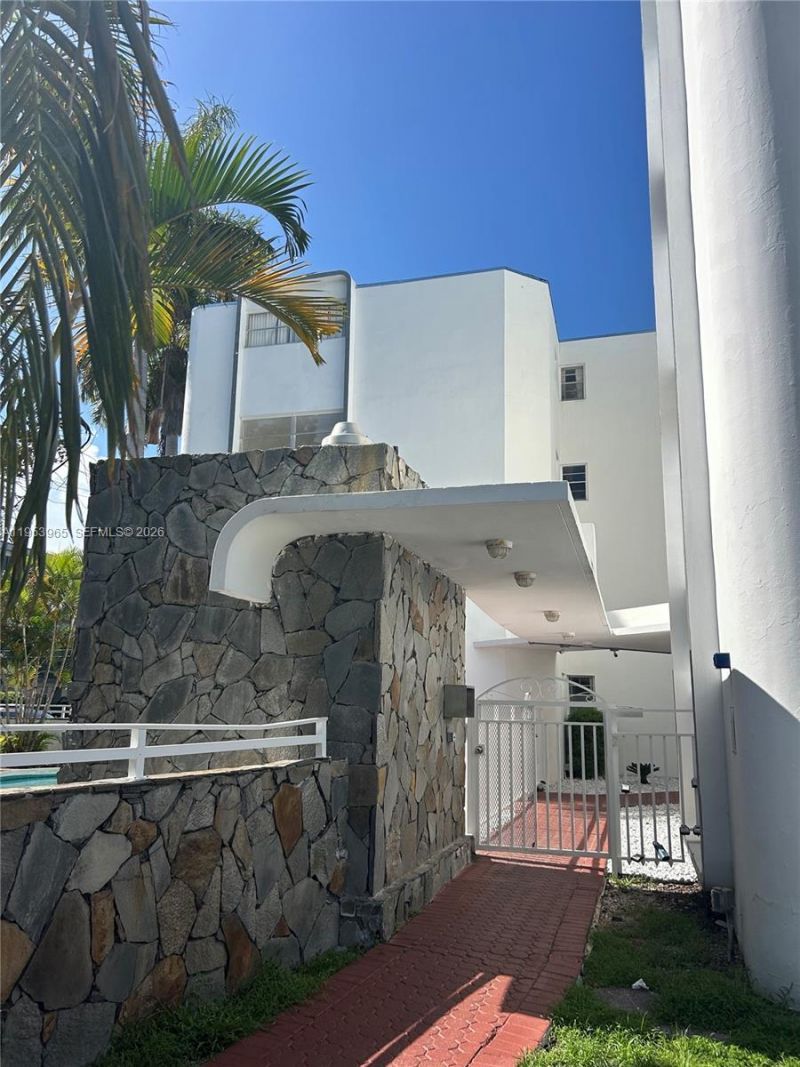 1075 93rd St, Unit 106, Bay Harbor Islands, FL 33154 Photo