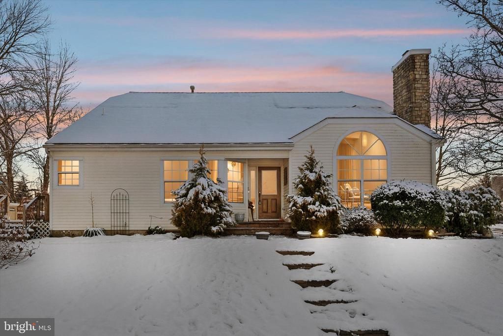 44 Tudor Drive, Burlington, NJ 08016 Main Photo