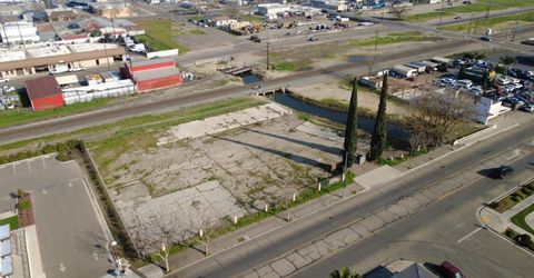 300 S Gateway Dr, Madera, CA 93637 Photo