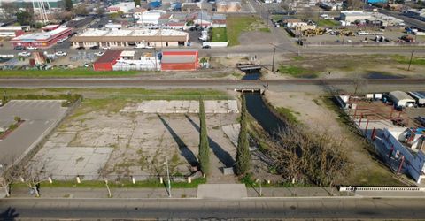 300 S Gateway Dr, Madera, CA 93637 Photo