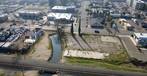 300 S Gateway Dr, Madera, CA 93637 Photo