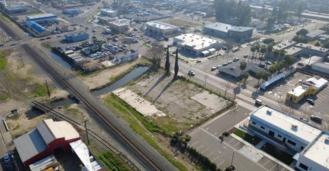 300 S Gateway Dr, Madera, CA 93637 Photo