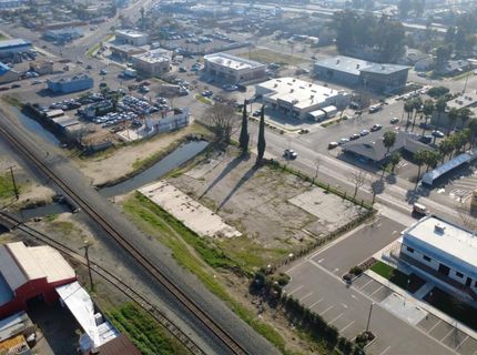 300 S Gateway Dr, Madera, CA 93637 Photo