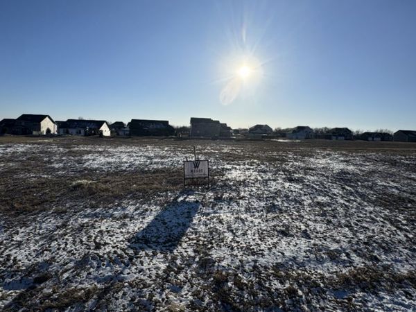 334 Linda Lane, Riverdale, IA 52722